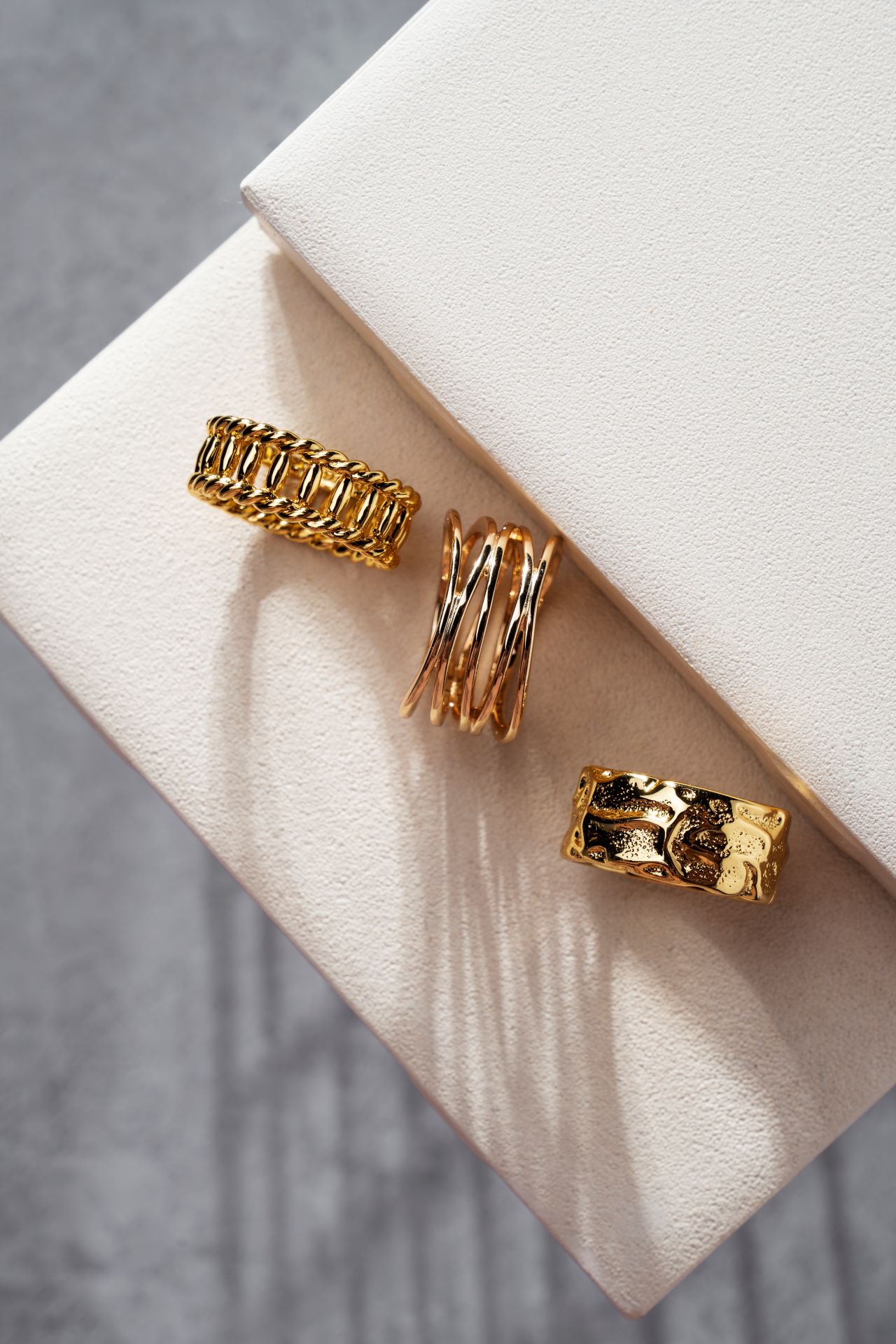 продати золоту каблучку 585 проби