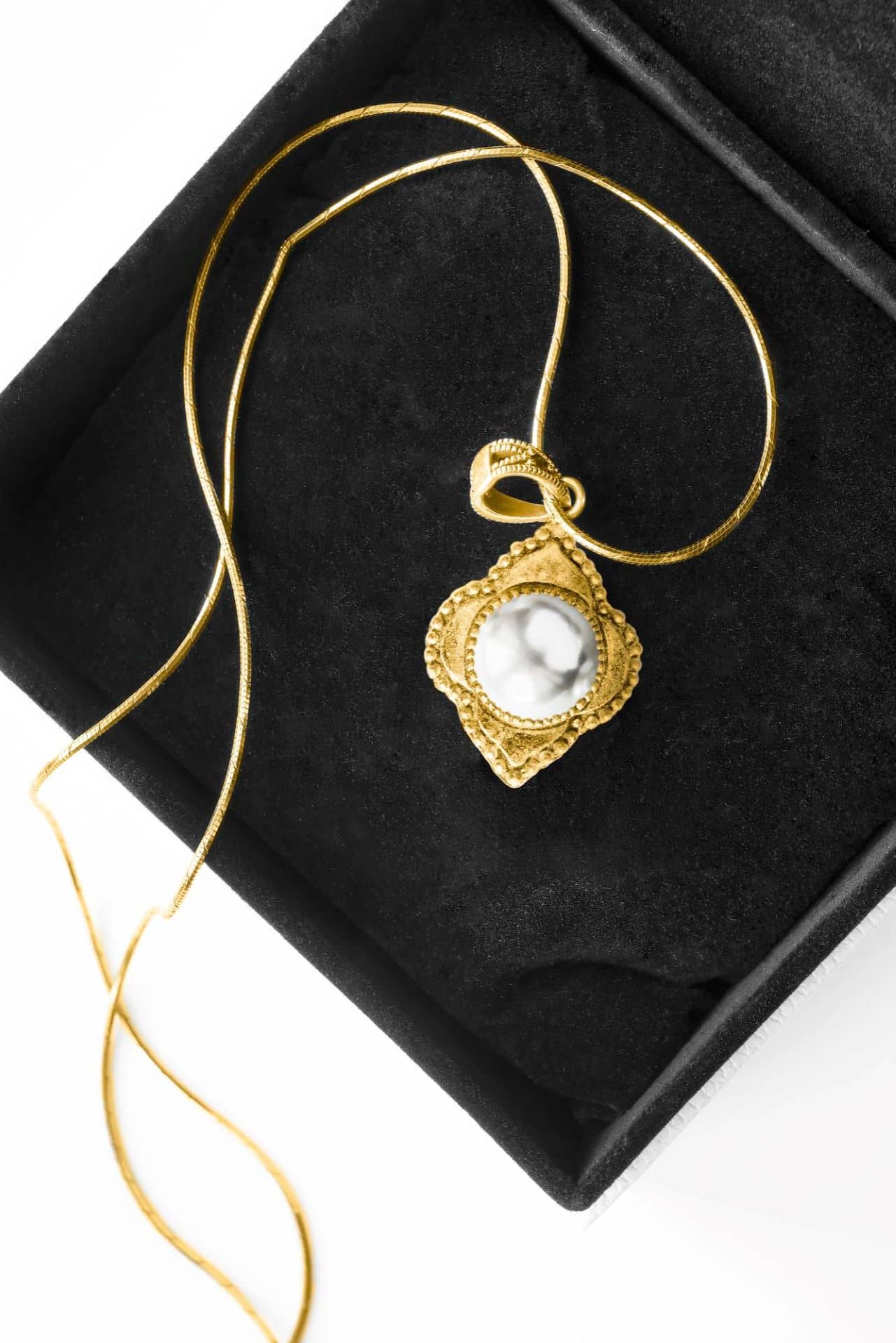 продати золотий ланцюжок з кулоном